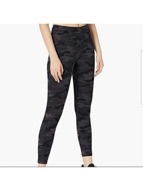 𝅺NEW-Danskin Super Soft, Black Camouflage, HighWaisted, Pockets, 7/8 Legging MD